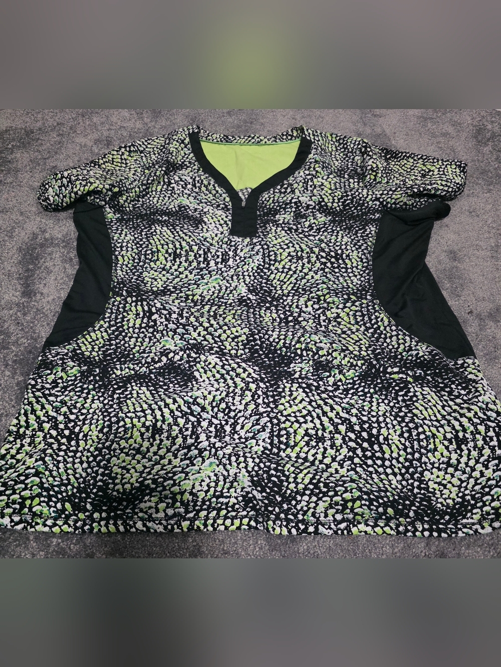 Women’s Snake Pattern scrub top black & lime green V-neck stretch side panels 2X
